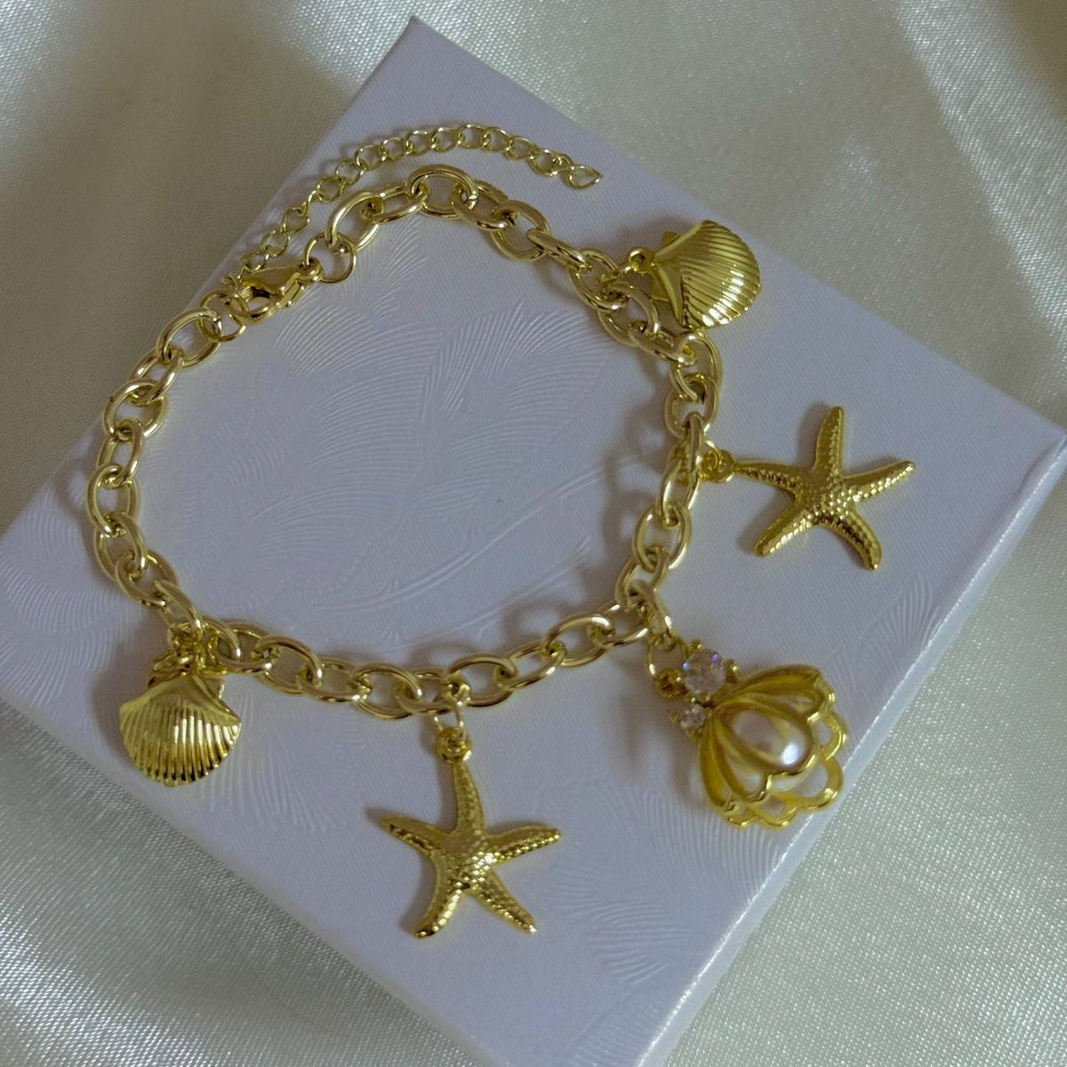 Pulseras playeras material oro Golfield